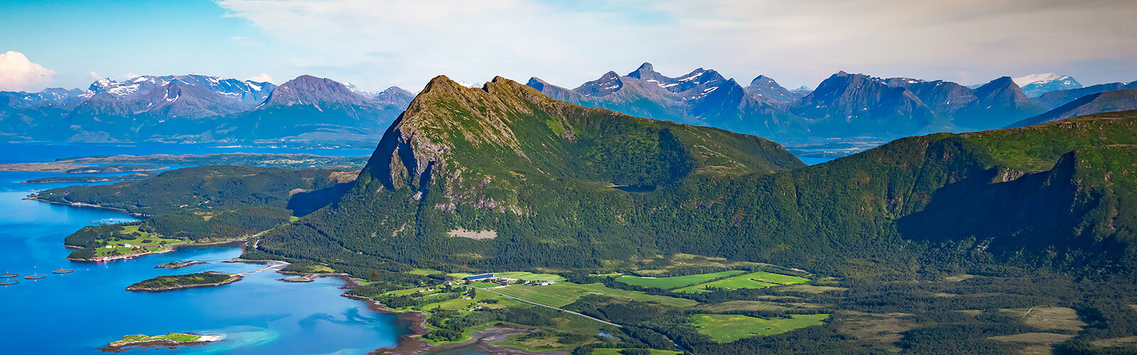 Zwischen Fjorden, Inseln und Bergen offenbart Steigen eine Landschaft, die man nie wieder vergisst.